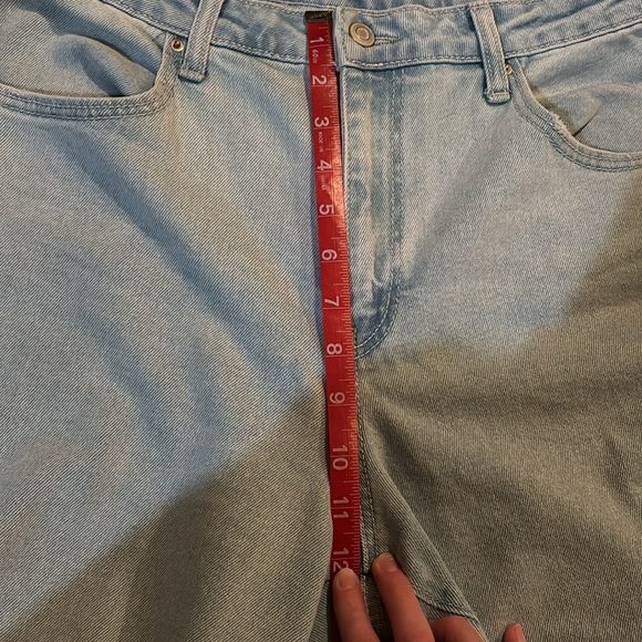 • cargo wide leg light wash jeans with low pockets • - Picture 7 of 8